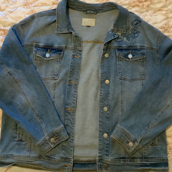 Universal thread embroidered denim jacket - Picture 3 of 3